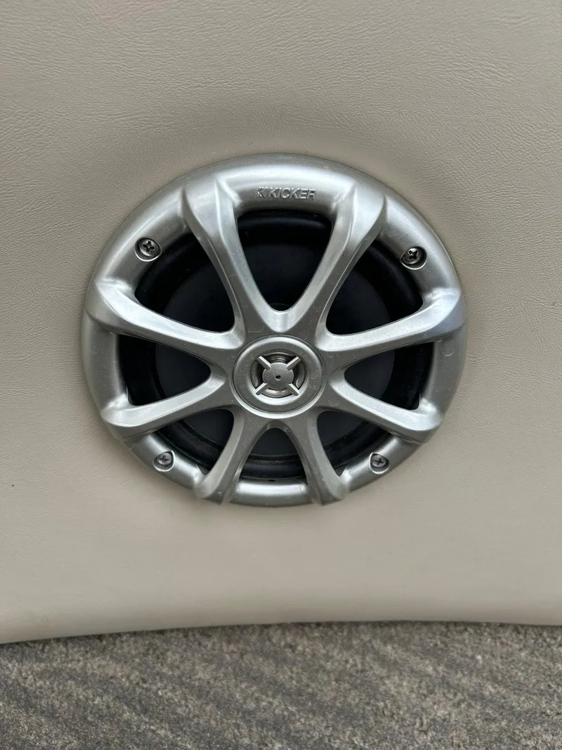 Slide: The Image of 2014 Bennington 2550 RCL boat speaker with silver grille. - 46