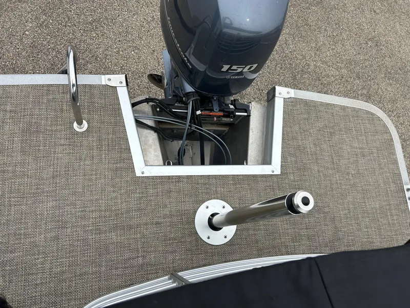 Slide: The Image of 2014 Bennington 2550 RCL boat with 150 horsepower outboard motor, rear deck view. - 49