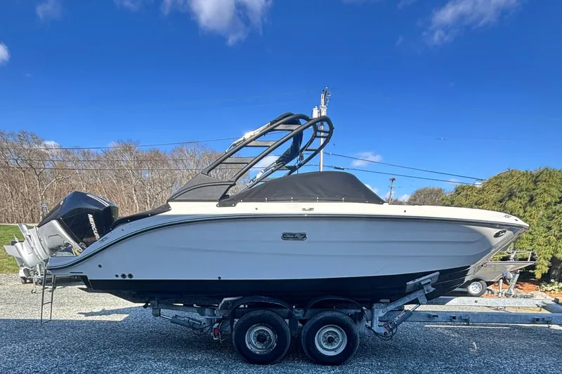 Slide: The Image of Sea Ray SDX 230 Outboard 2026 - 20