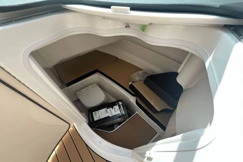 Slide: The Image of Sea Ray SDX 230 Outboard 2026 - 15