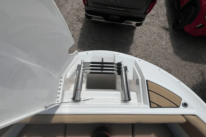 Slide: The Image of Sea Ray SDX 230 Outboard 2026 - 17