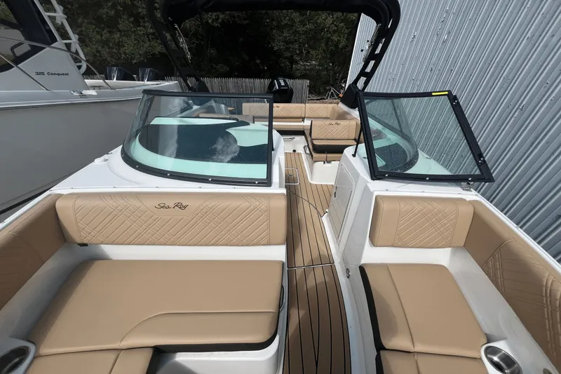 Slide: The Image of Sea Ray SDX 230 Outboard 2026 - 18