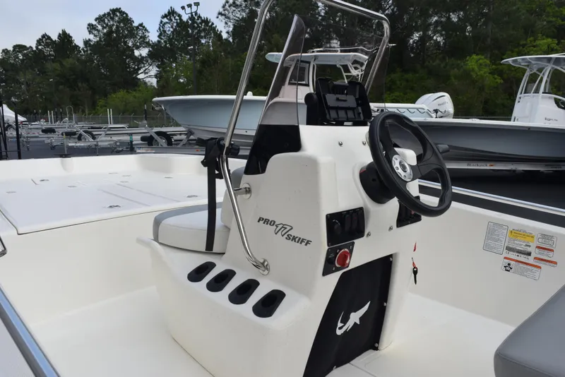 Slide: The Image of 2022 Mako Pro Skiff 17 CC boat interior with steering console and seating. - 7