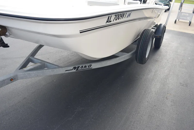 Slide: The Image of 2022 Mako Pro Skiff 17 CC on trailer, parked on asphalt. - 9