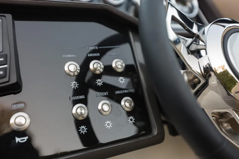 Slide: The Image of Sea Ray 310 SLX 2016 - 15