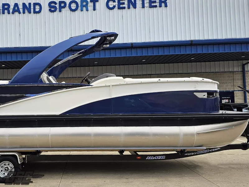 Slide: The Image of 2021 Bennington RX 25 Quad Bench pontoon boat at dealership. - 6