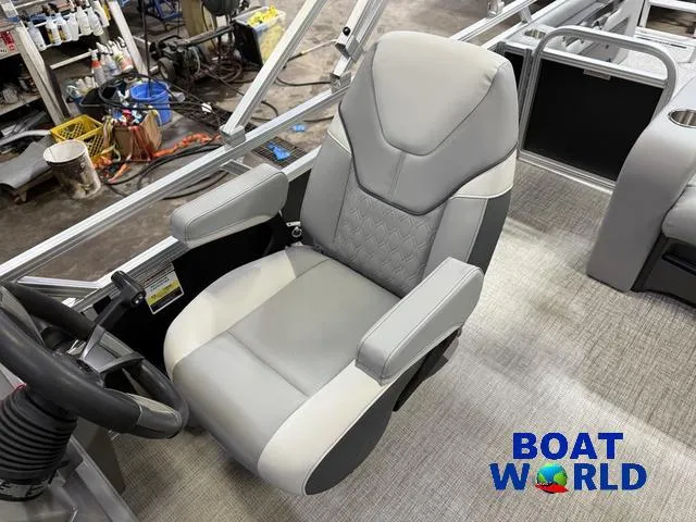 Slide: The Image of Tahoe Sport 2385 Swingback (VRB) Tritoon & Honda 4-Strok 2025 - 11