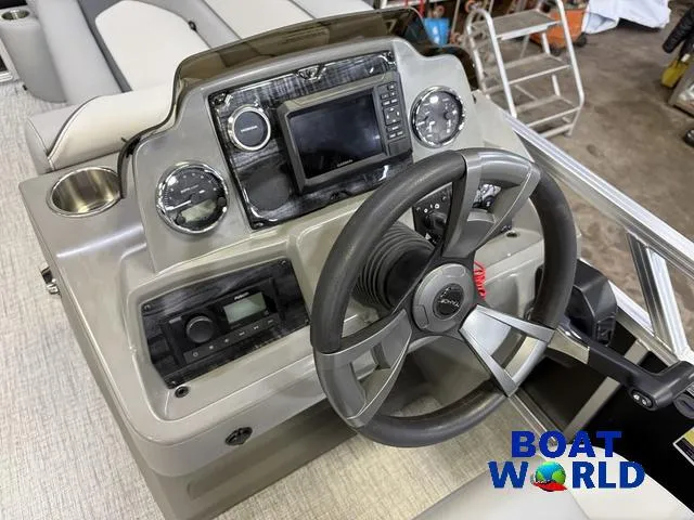Slide: The Image of Tahoe Sport 2385 Swingback (VRB) Tritoon & Honda 4-Strok 2025 - 12