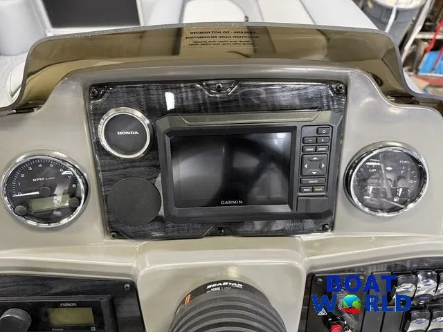 Slide: The Image of Tahoe Sport 2385 Swingback (VRB) Tritoon & Honda 4-Strok 2025 - 14