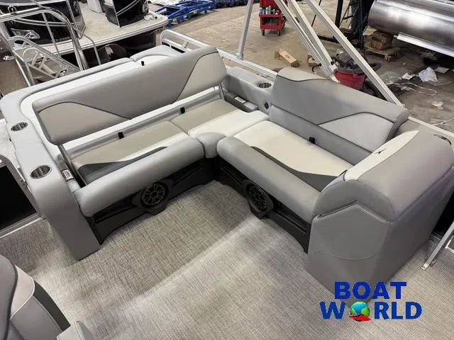 Slide: The Image of Tahoe Sport 2385 Swingback (VRB) Tritoon & Honda 4-Strok 2025 - 18