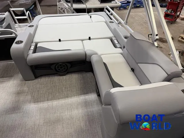 Slide: The Image of Tahoe Sport 2385 Swingback (VRB) Tritoon & Honda 4-Strok 2025 - 19