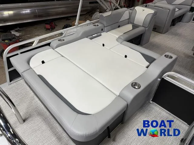 Slide: The Image of Tahoe Sport 2385 Swingback (VRB) Tritoon & Honda 4-Strok 2025 - 20