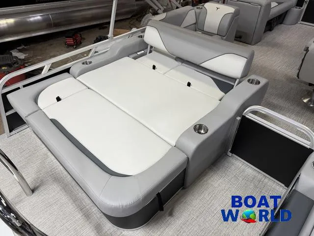 Slide: The Image of Tahoe Sport 2385 Swingback (VRB) Tritoon & Honda 4-Strok 2025 - 21