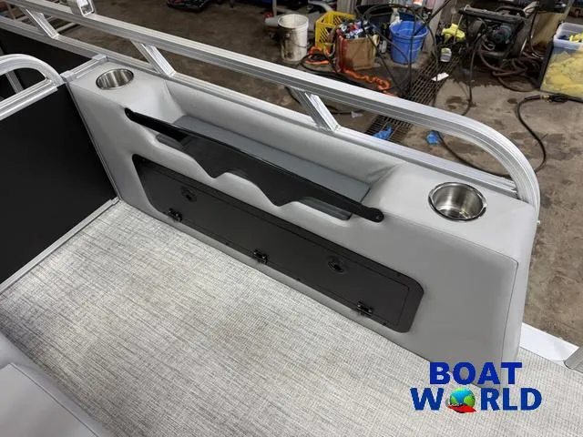 Slide: The Image of Tahoe Sport 2385 Swingback (VRB) Tritoon & Honda 4-Strok 2025 - 24