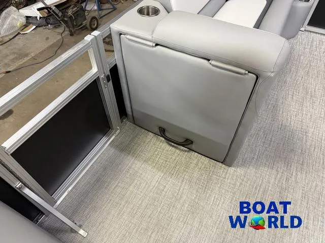 Slide: The Image of Tahoe Sport 2385 Swingback (VRB) Tritoon & Honda 4-Strok 2025 - 27