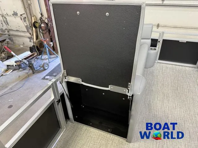 Slide: The Image of Tahoe Sport 2385 Swingback (VRB) Tritoon & Honda 4-Strok 2025 - 28