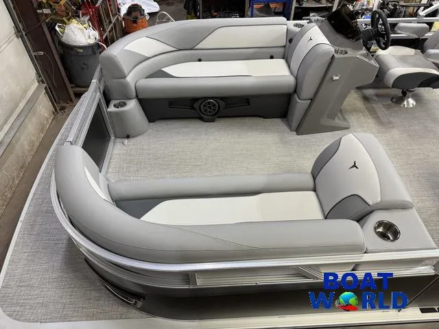 Slide: The Image of Tahoe Sport 2385 Swingback (VRB) Tritoon & Honda 4-Strok 2025 - 3