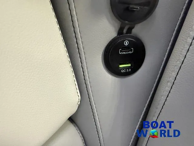 Slide: The Image of Tahoe Sport 2385 Swingback (VRB) Tritoon & Honda 4-Strok 2025 - 30