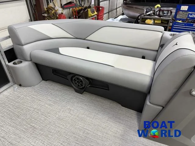 Slide: The Image of Tahoe Sport 2385 Swingback (VRB) Tritoon & Honda 4-Strok 2025 - 31