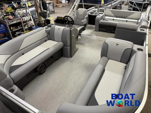 Slide: The Image of Tahoe Sport 2385 Swingback (VRB) Tritoon & Honda 4-Strok 2025 - 32