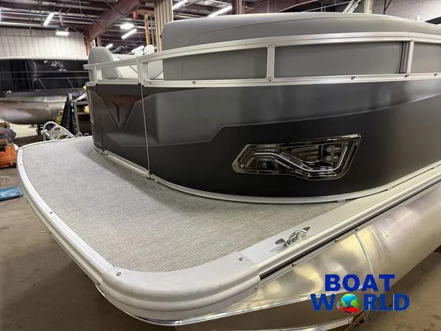 Slide: The Image of Tahoe Sport 2385 Swingback (VRB) Tritoon & Honda 4-Strok 2025 - 36