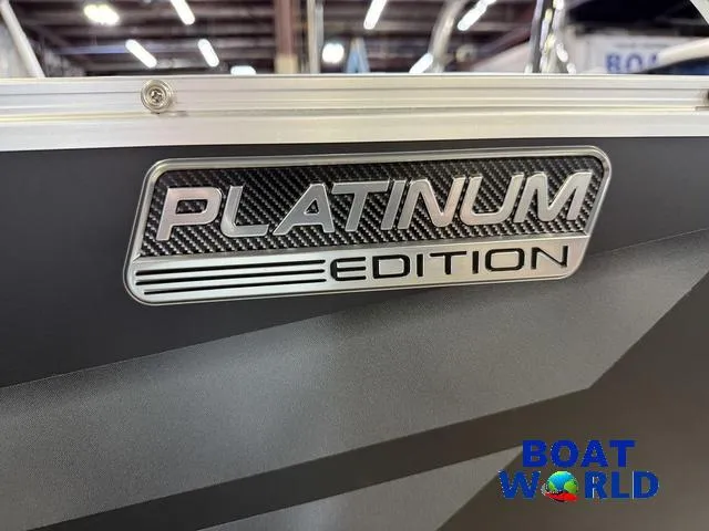 Slide: The Image of Tahoe Sport 2385 Swingback (VRB) Tritoon & Honda 4-Strok 2025 - 39