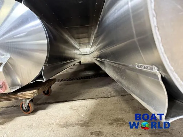 Slide: The Image of Tahoe Sport 2385 Swingback (VRB) Tritoon & Honda 4-Strok 2025 - 41