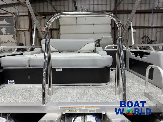 Slide: The Image of Tahoe Sport 2385 Swingback (VRB) Tritoon & Honda 4-Strok 2025 - 43