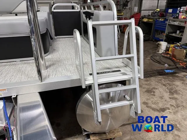 Slide: The Image of Tahoe Sport 2385 Swingback (VRB) Tritoon & Honda 4-Strok 2025 - 44