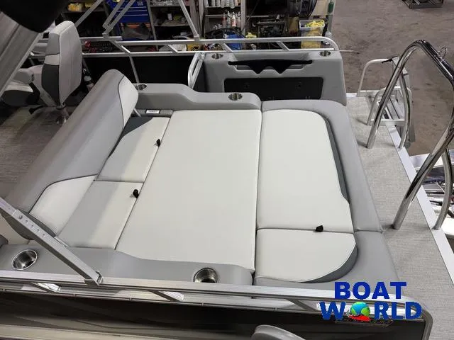 Slide: The Image of Tahoe Sport 2385 Swingback (VRB) Tritoon & Honda 4-Strok 2025 - 5