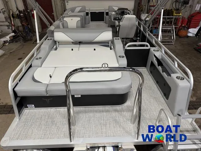 Slide: The Image of Tahoe Sport 2385 Swingback (VRB) Tritoon & Honda 4-Strok 2025 - 6