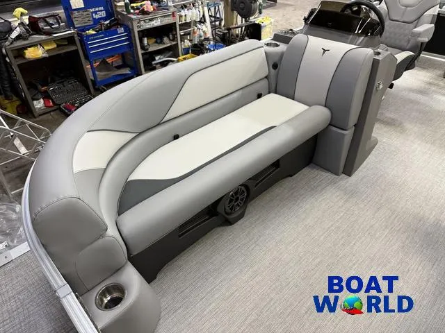 Slide: The Image of Tahoe Sport 2385 Swingback (VRB) Tritoon & Honda 4-Strok 2025 - 8