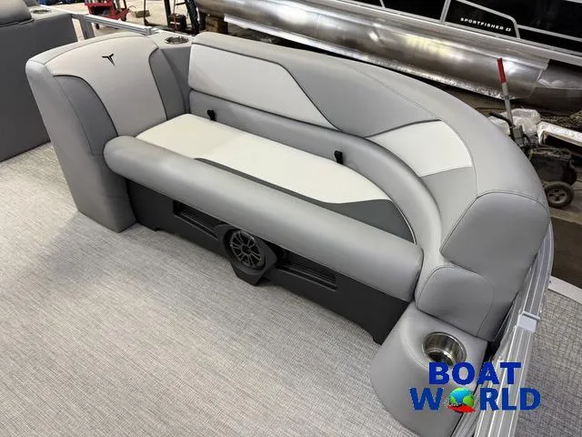 Slide: The Image of Tahoe Sport 2385 Swingback (VRB) Tritoon & Honda 4-Strok 2025 - 9