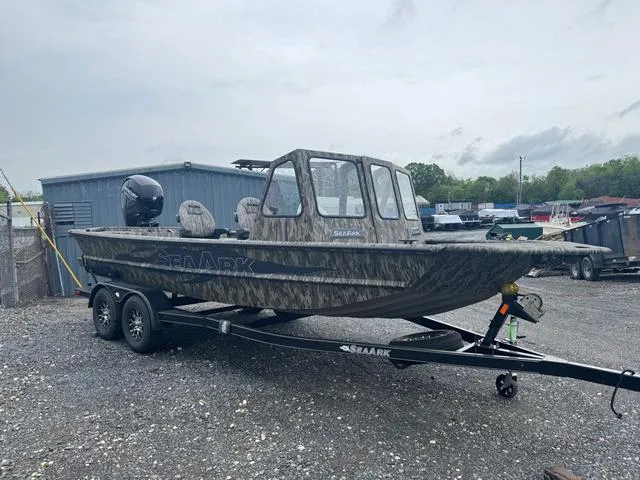 Slide: The Image of SeaArk 2072 MVJT Flatcat 2026 - 3