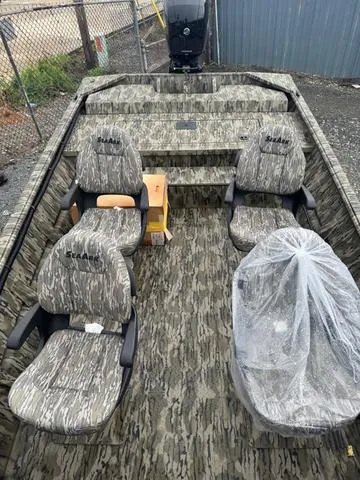 Slide: The Image of SeaArk 2072 MVJT Flatcat 2026 - 5