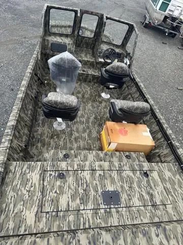 Slide: The Image of SeaArk 2072 MVJT Flatcat 2026 - 8