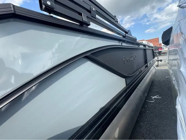 Slide: The Image of Godfrey Sweetwater 2286 SFL Tritoon - Yamaha 150 2025 - 11