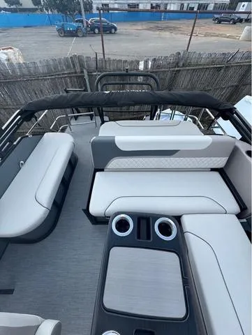 Slide: The Image of Godfrey Sweetwater 2286 SFL Tritoon - Yamaha 150 2025 - 5