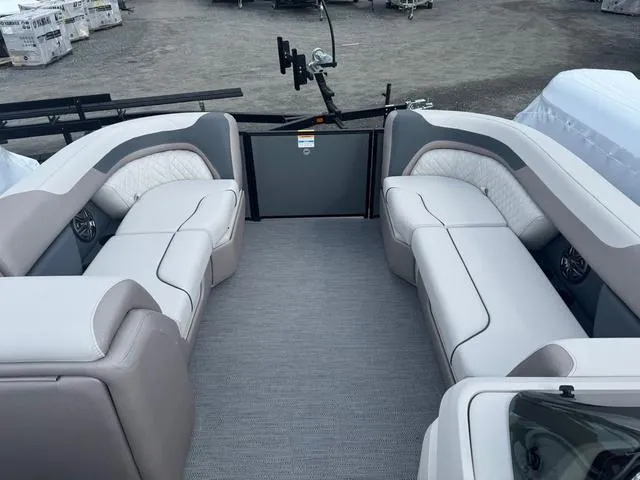 Slide: The Image of Godfrey Sweetwater 2286 SFL Tritoon - Yamaha 150 2025 - 6