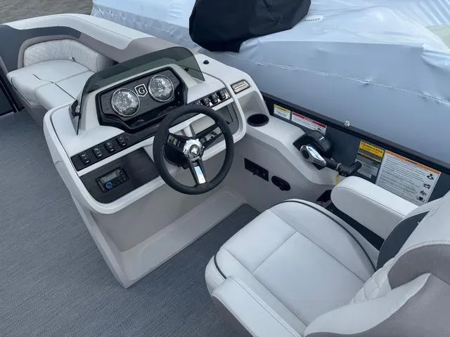 Slide: The Image of Godfrey Sweetwater 2286 SFL Tritoon - Yamaha 150 2025 - 9