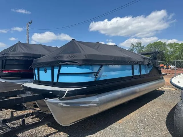 Slide: The Image of Godfrey Sweetwater 2286 SB - 150 HP Yamaha 2025 - 12