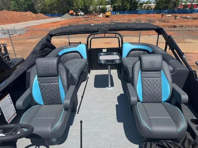 Slide: The Image of Godfrey Sweetwater 2286 SB - 150 HP Yamaha 2025 - 4