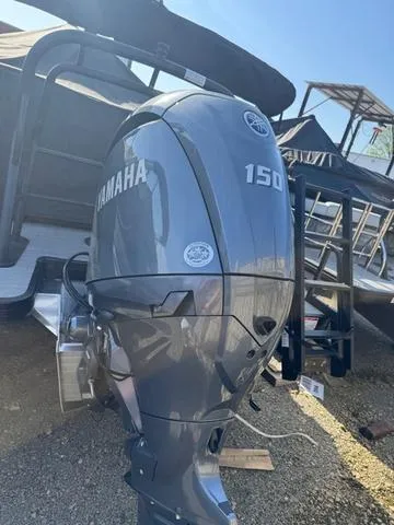 Slide: The Image of Godfrey Sweetwater 2286 SB - 150 HP Yamaha 2025 - 5