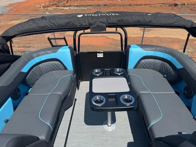 Slide: The Image of Godfrey Sweetwater 2286 SB - 150 HP Yamaha 2025 - 7