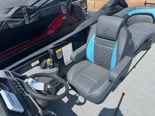 Slide: The Image of Godfrey Sweetwater 2286 SB - 150 HP Yamaha 2025 - 9