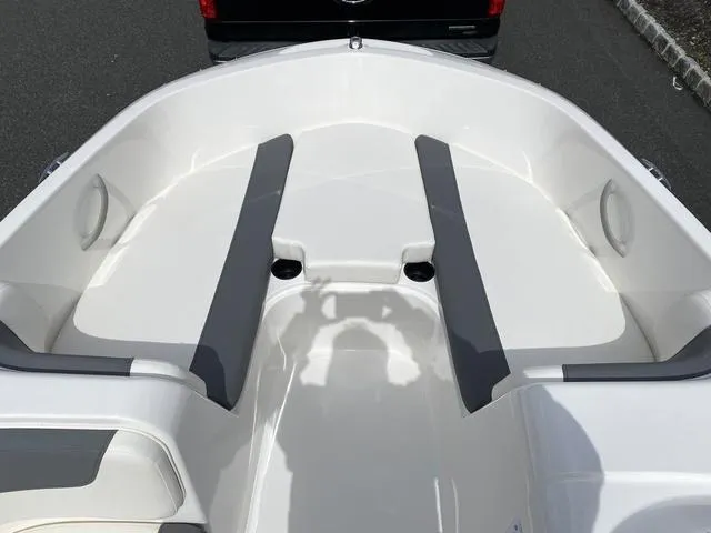 Slide: The Image of Bayliner Element E18 2025 - 12