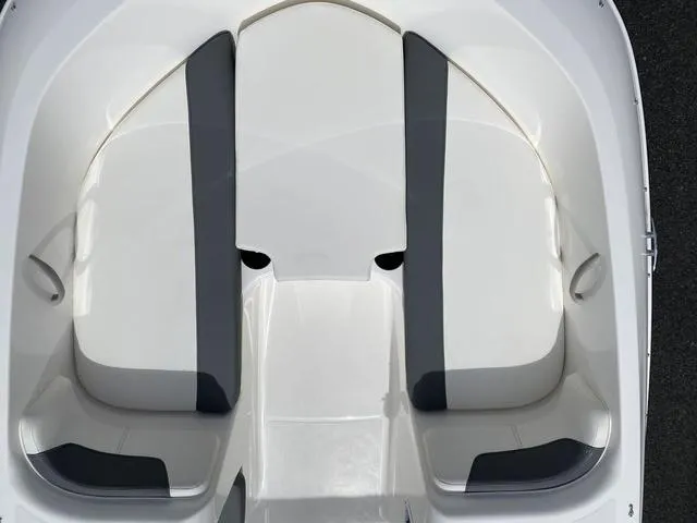 Slide: The Image of Bayliner Element E18 2025 - 13