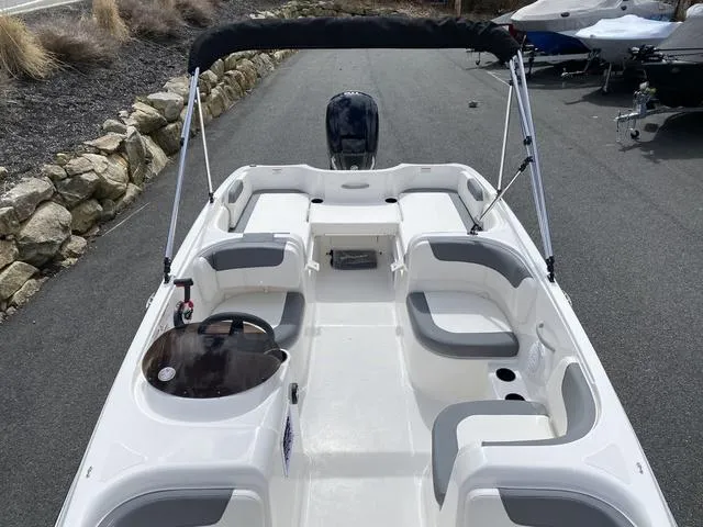 Slide: The Image of Bayliner Element E18 2025 - 15