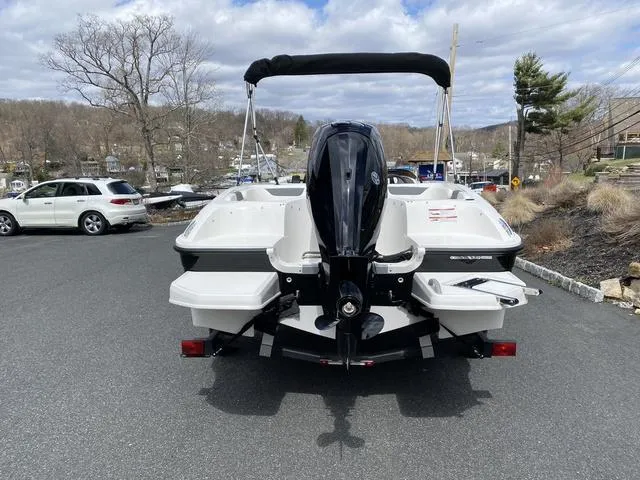 Slide: The Image of Bayliner Element E18 2025 - 4