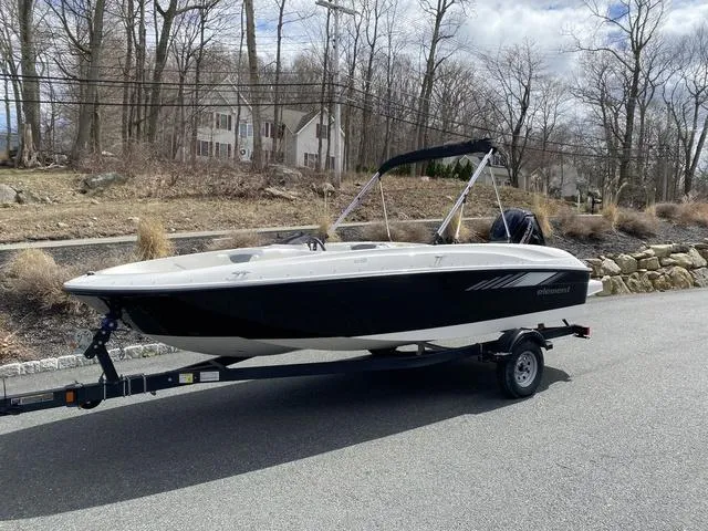 Slide: The Image of Bayliner Element E18 2025 - 6